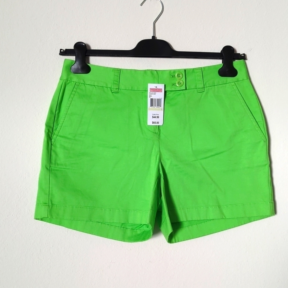 Vineyard Vines girl's green size 4 shorts.